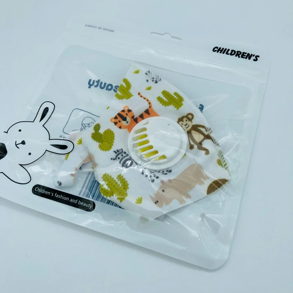 NWT ANIMAL PRINT CHILDREN FACE MASK WITH FILTER